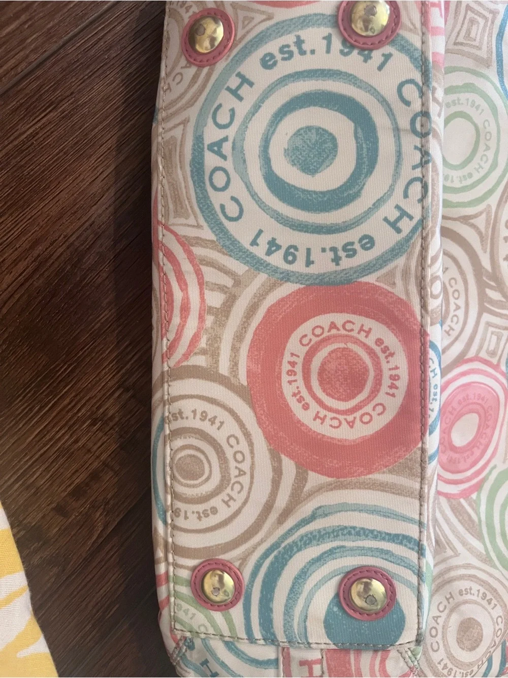 Authentic retro Coach Circle beach print tote bag.